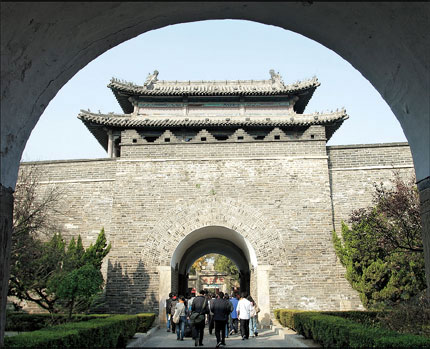 The entrance to the Confucius Temple